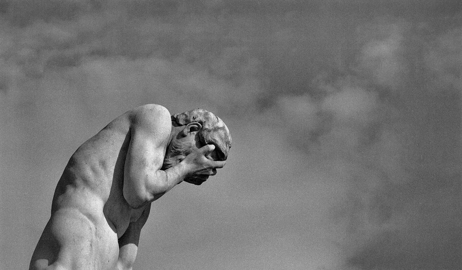 L'odio diventa codardo, se ne va mascherato in società e si fa chiamare giustizia.